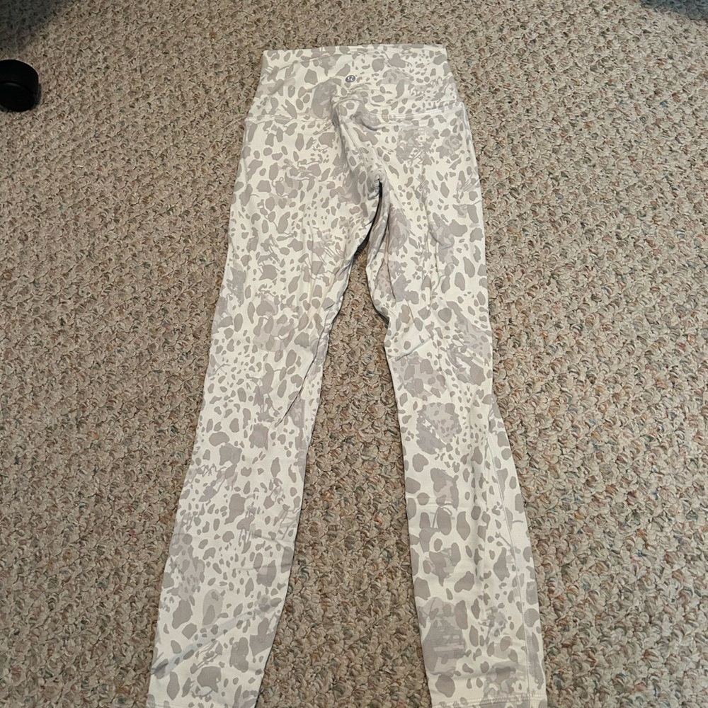 Lulu Lemon Wunder Train Leggings White Cheetah Print Length 25 Inches